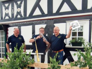 Ehrung des DKS-Gründungsmitglieds Bernd Kiefer (rechts)